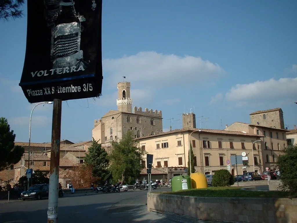 Volterra modern entrance